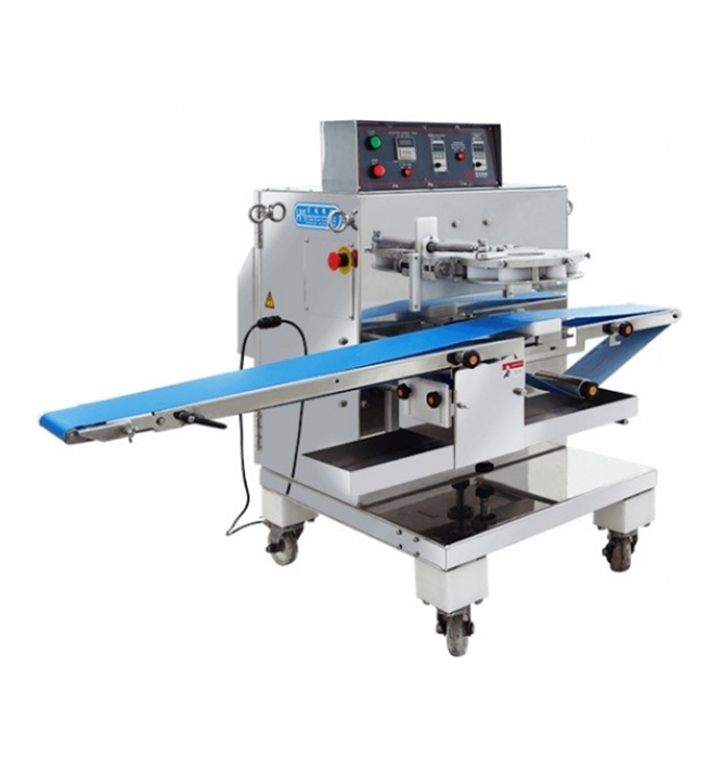 Machine à découper les produits empaillés